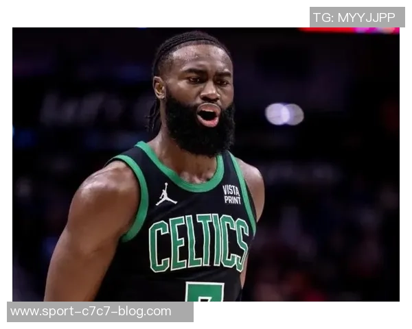 本赛季上篮命中率排行榜里夫斯高居第一杰伦布朗紧随其后库里并列第六